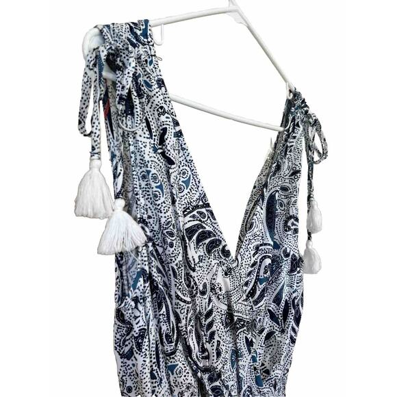 NWT BeBop Sleeveless Short Romper Blue/White Paisley Boho Tassles Juniors Large - Picture 3 of 8